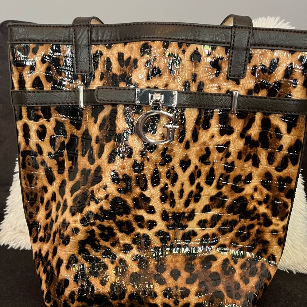 Guess purse!